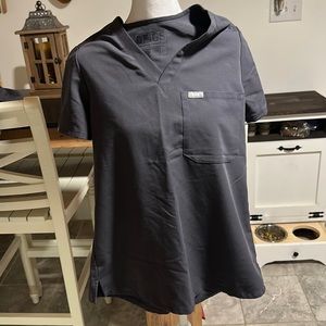 Figs one pocket charcoal gray scrub top